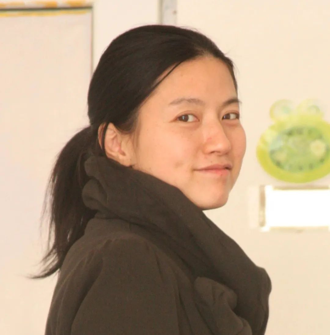 杨俐