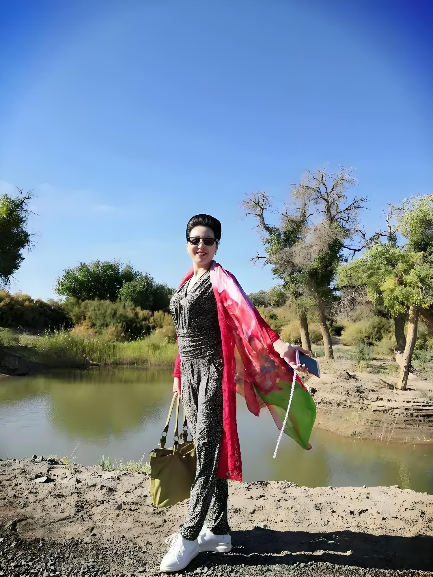 杨莉